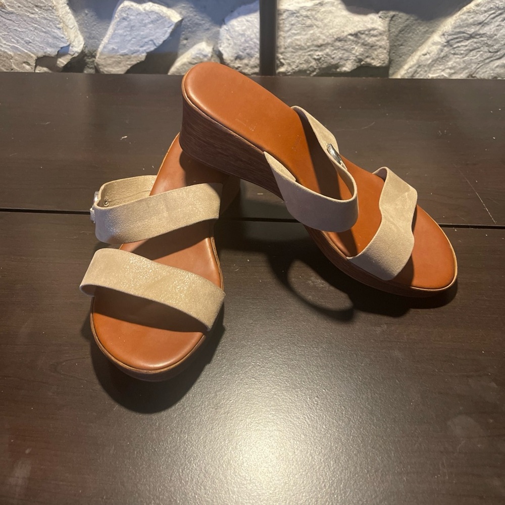 Elegant Tan Wedge Sandals